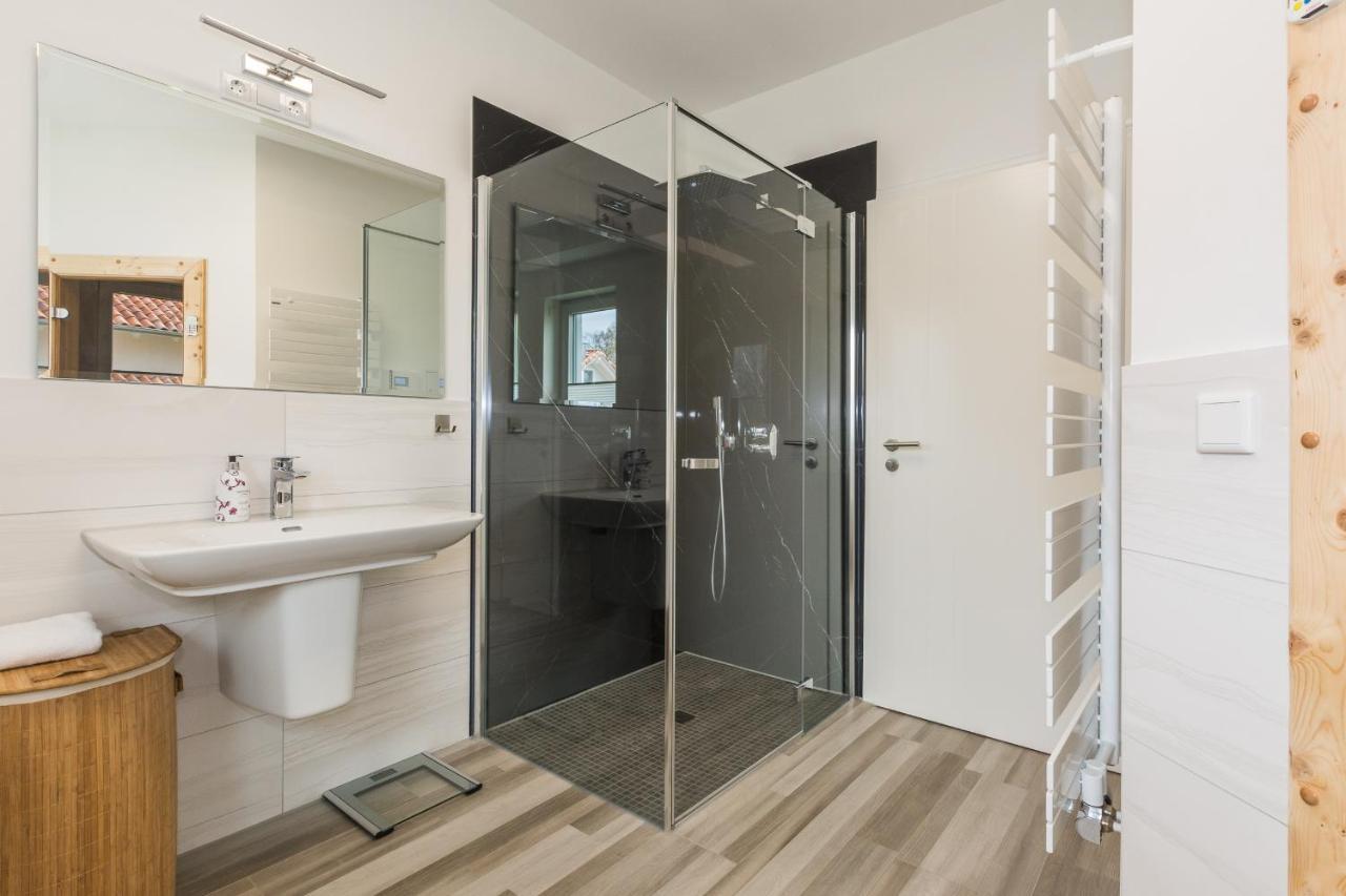 Luxus-See-Domizil Mit Sauna, Kamin Und Boot-130 Qm Fuer 6 Personen Krakow am See Extérieur photo
